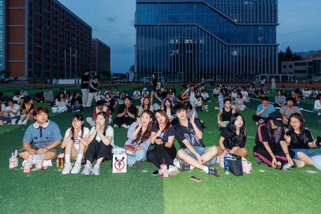 社团风采 | 乐在明德“周三有约”青春歌会×随机舞蹈 第三季收官：落日伴琴舞晚风，欢歌燃动明德夏夜